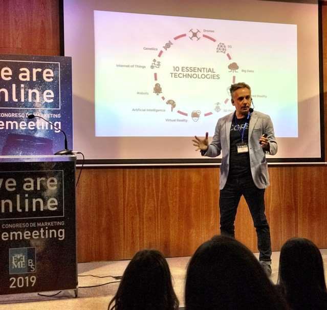 Pedro Diezma durante su keynote sobre las 10 tecnologías esenciales en el congreso eemeeting