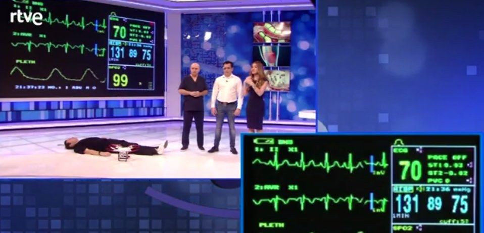 Pedro Diezma on an RTVE set during a medical technology demo