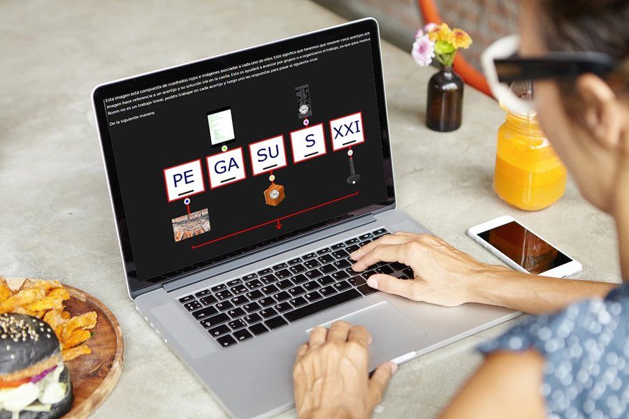 Participante en una experiencia online con avatares creados con IA